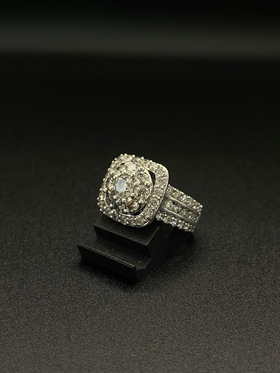 Halo Ovalado de Diamantes